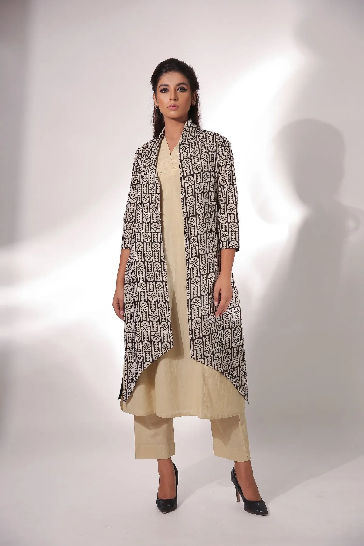 Beige Kurta Pant Set With Cape