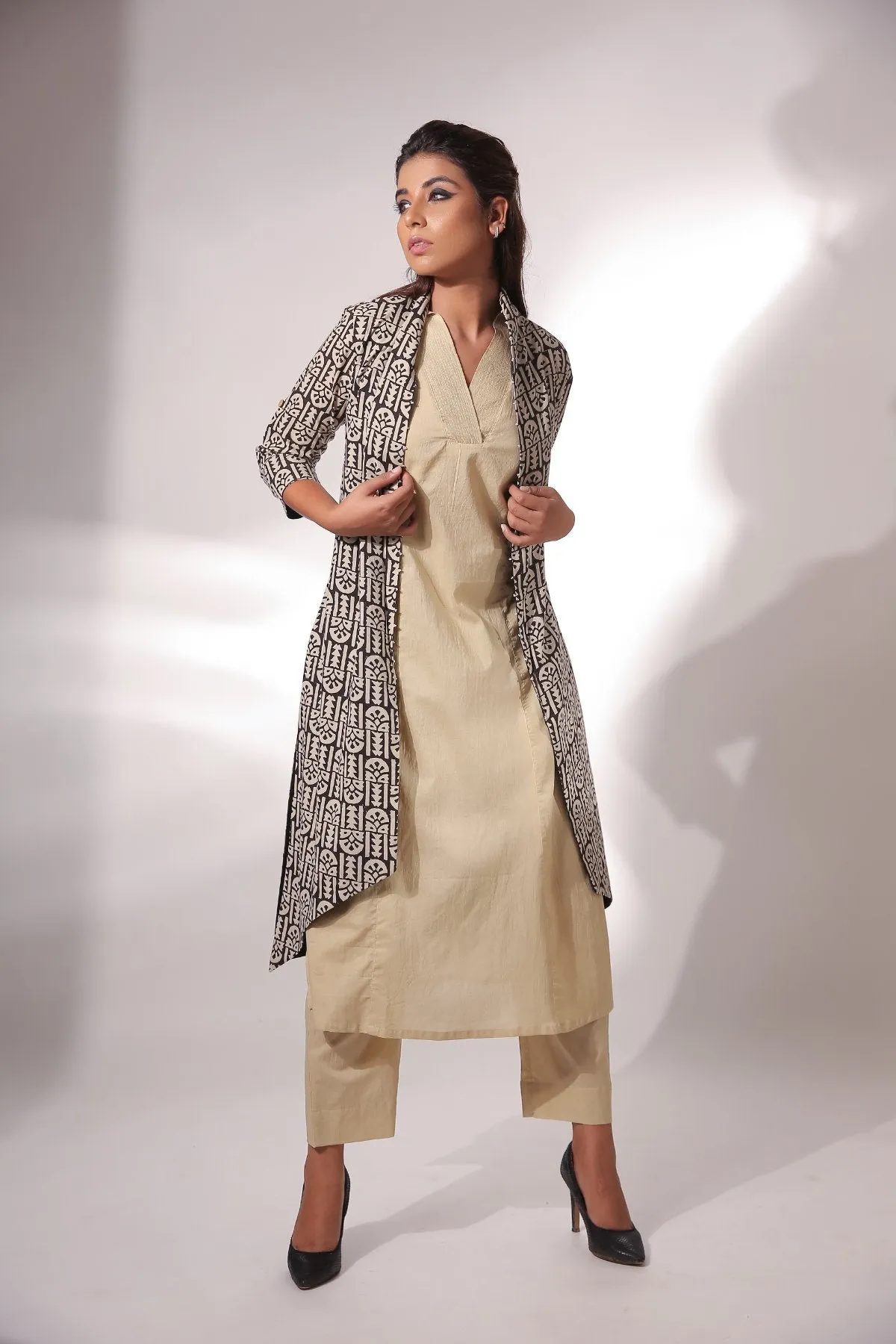 Beige Kurta Pant Set With Cape