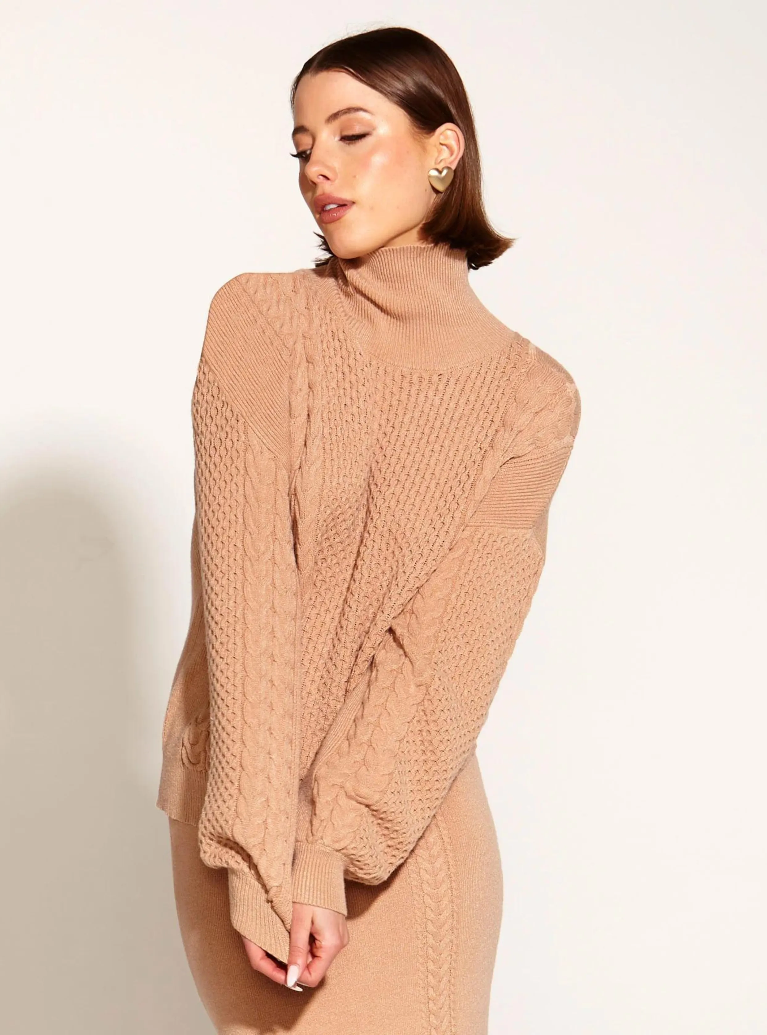 TREASURE TURTLENECK CABLE KNIT - Tan