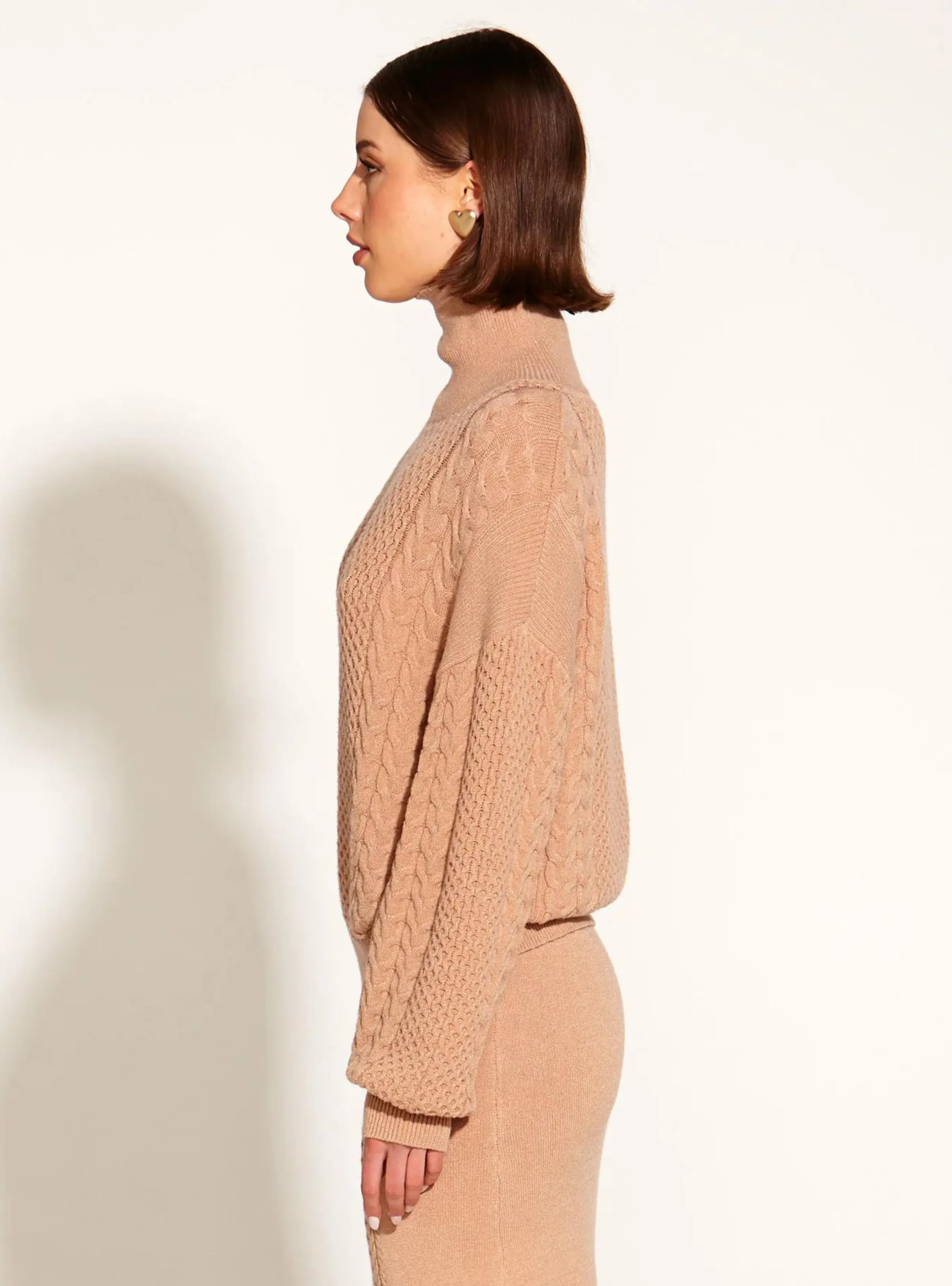 TREASURE TURTLENECK CABLE KNIT - Tan