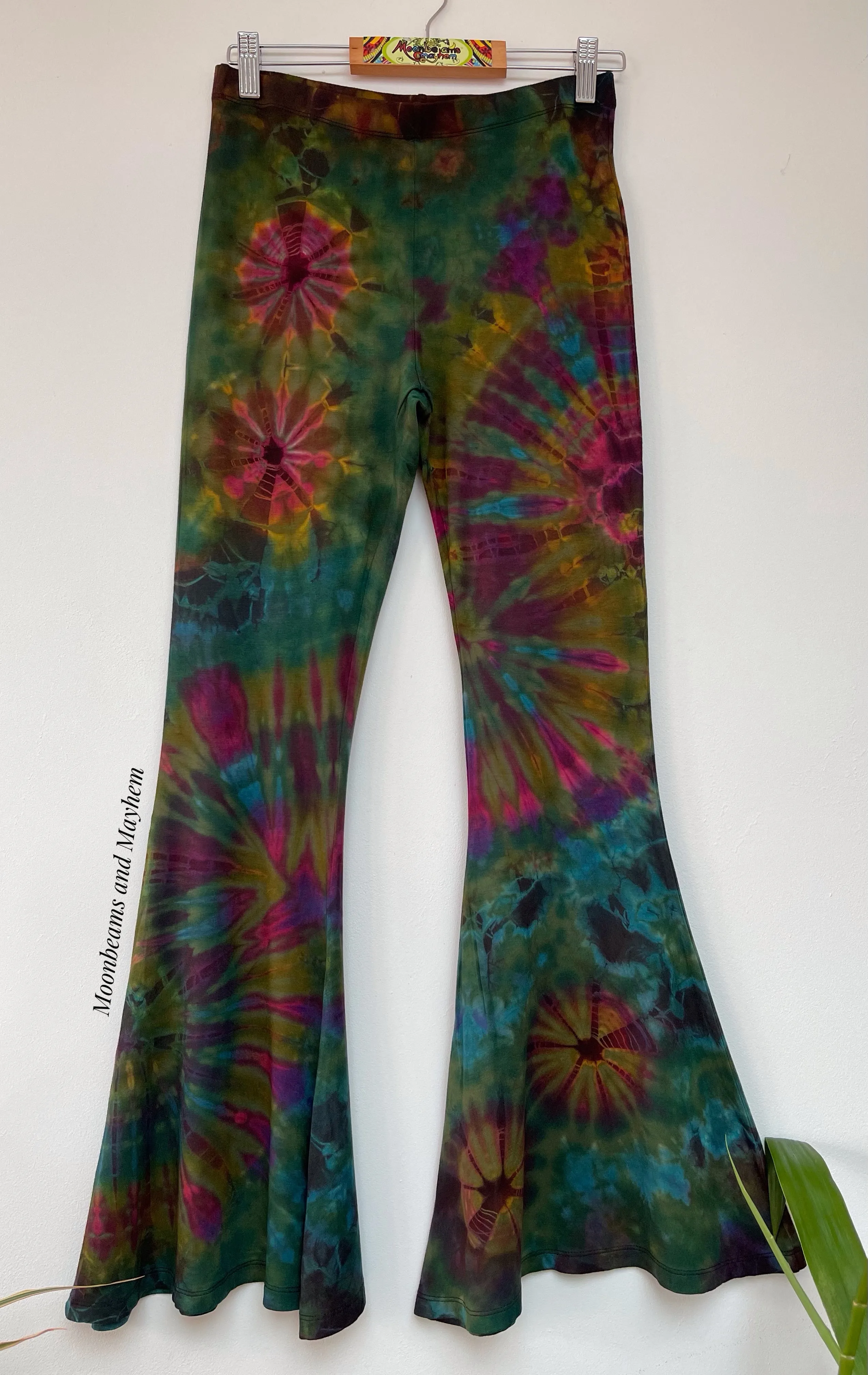 WILD CHILD GREEN TIE DYE BELL BOTTOM LEGGINGS (SIZE 10 - 14 / REG LEG )